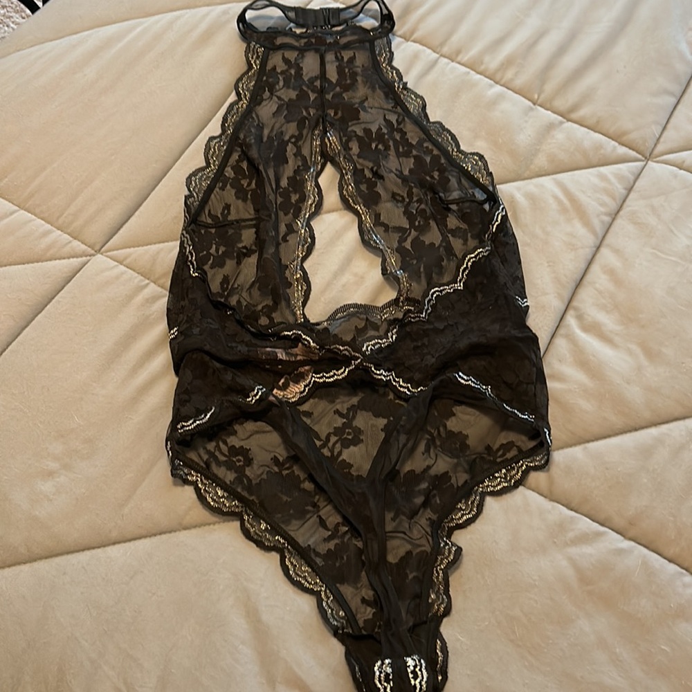 Victoria’s Secret Teddy Lingerie - Picture 2 of 4